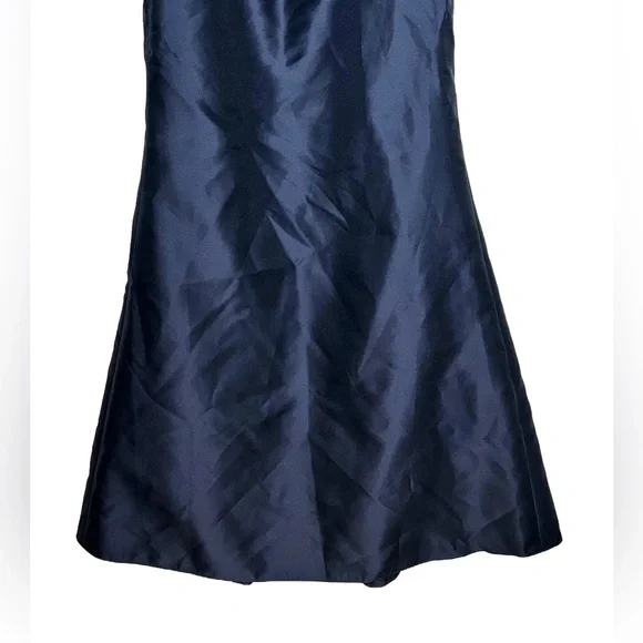 NWT Alfred Sung Bow One-Shoulder Satin Trumpet Gown in Navy, D794, Size 12R - Picture 8 of 15